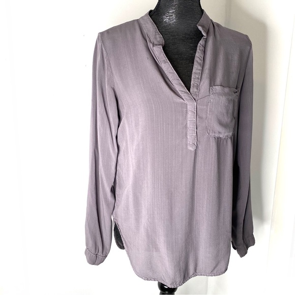 Bella Dahl Grey V-Neck Pocket Popover Blouse - Picture 1 of 11